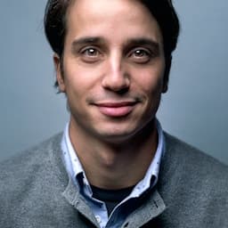 Retrato de Miguel R., empresario de reformas en Madrid